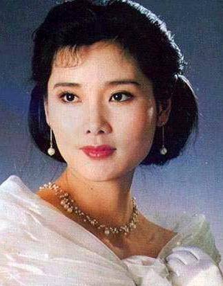 和妹妹十年夫妻,与初恋裸婚恩爱32年,今成大赢家