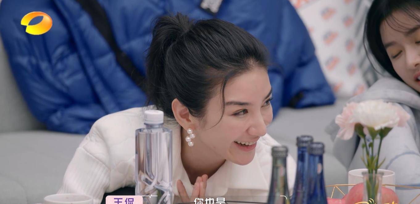 《怦然再心动》黄奕打电话问王侃:你看到下雪了吗?_姐姐_感觉_宿舍