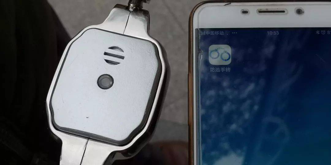 手机发指令链接控制多功能电子手铐,脚铐,自动报警_犯人_产品_警用
