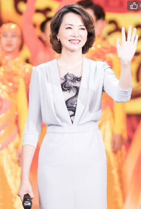 和董卿在一起6年,最后却娶了小20岁娇妻,网友:董卿比她美多了!