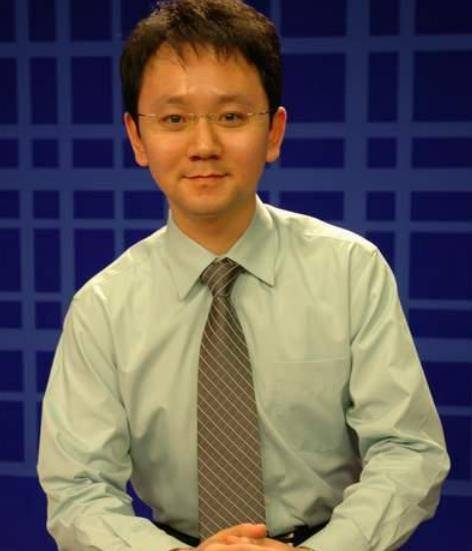 43岁的广东台主持人薛乐,已回归家庭多年,妻子刘颖婷也是主持人_节目