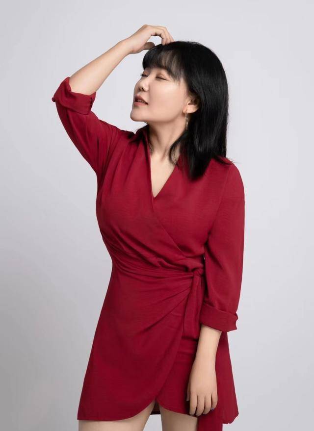 知名女脱口秀演员被罚,疑似调侃疫情和上海人,演出时辱骂未成年_李波