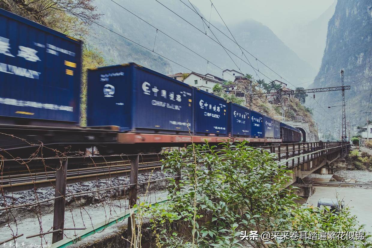 中国唯一的铁道兵博物馆在四川乐山金口河，由时光隧道开启记忆_火车_铁路_小伙伴