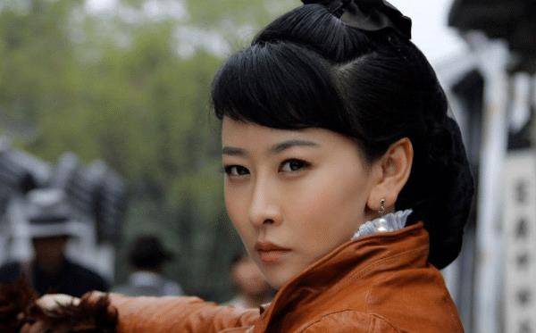 如今已经当了妈妈的毛俊杰,毕业于中戏表演系,在校就开始拍戏了_女人