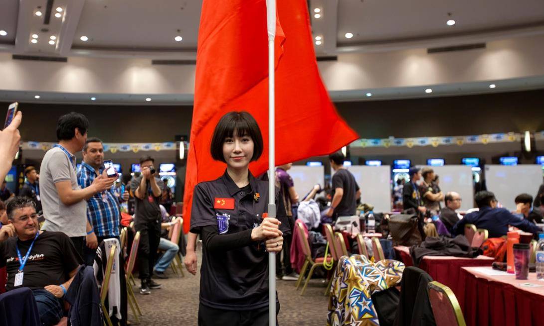 31岁世界冠军突然离世,原因暂不明,人民日报发声_莫默_飞镖_比赛