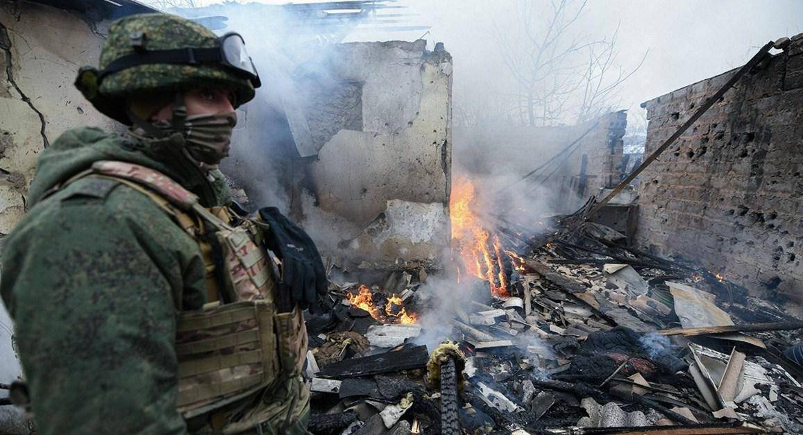 伊朗突遭猛烈空袭,一夜之间火光四起,释放出什么信号?