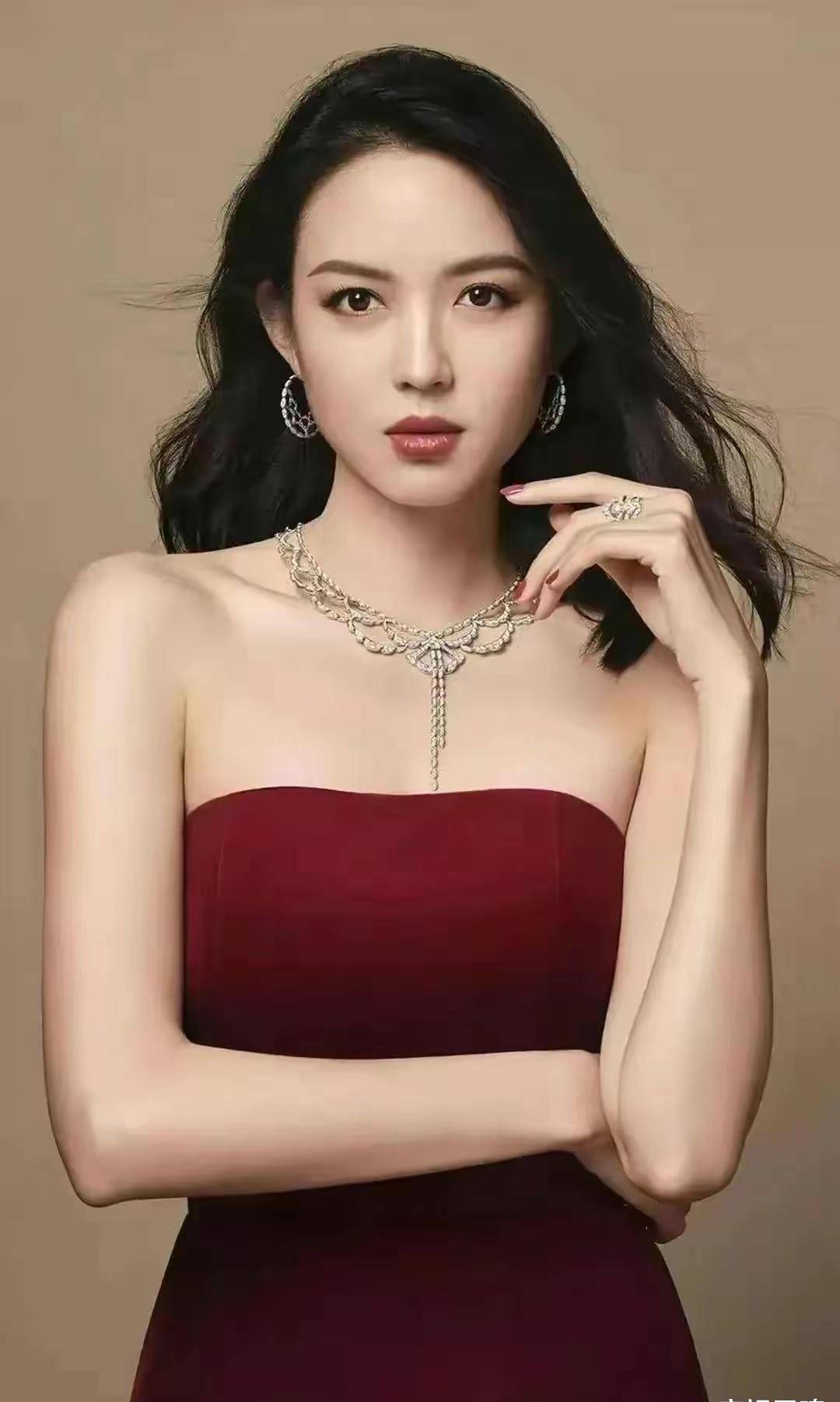 张梓琳最美,可以和伊万卡一战!生不逢时,真遗憾._演技_身材_漂亮