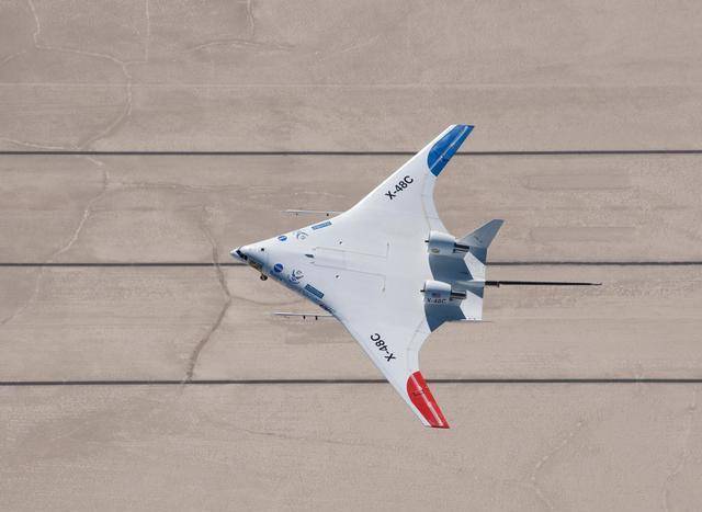 波音和西工大相继推出隐形运输机_客机_融合_的飞机