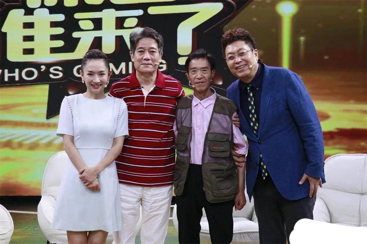 结婚之后,鲍大志更是全心全意地照顾家里,眼里只有老婆和孩子,平日里