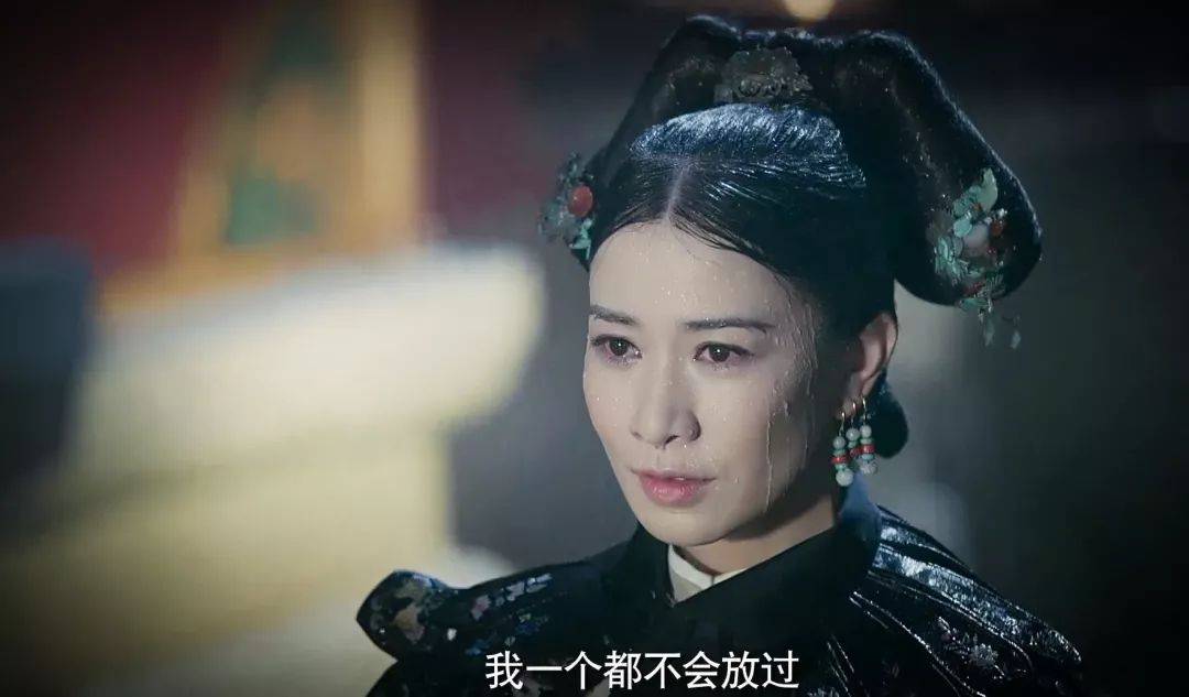 佘诗曼的娴妃,黑化只靠"眼神杀",基本终结了烟熏妆的肆虐.