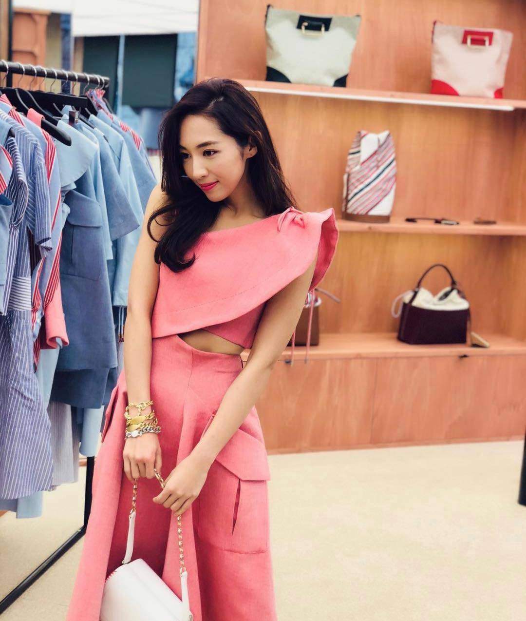 tvb31岁港姐小花宣布怀二胎,与金融才俊老公两年抱两_伊丽_时候_社交