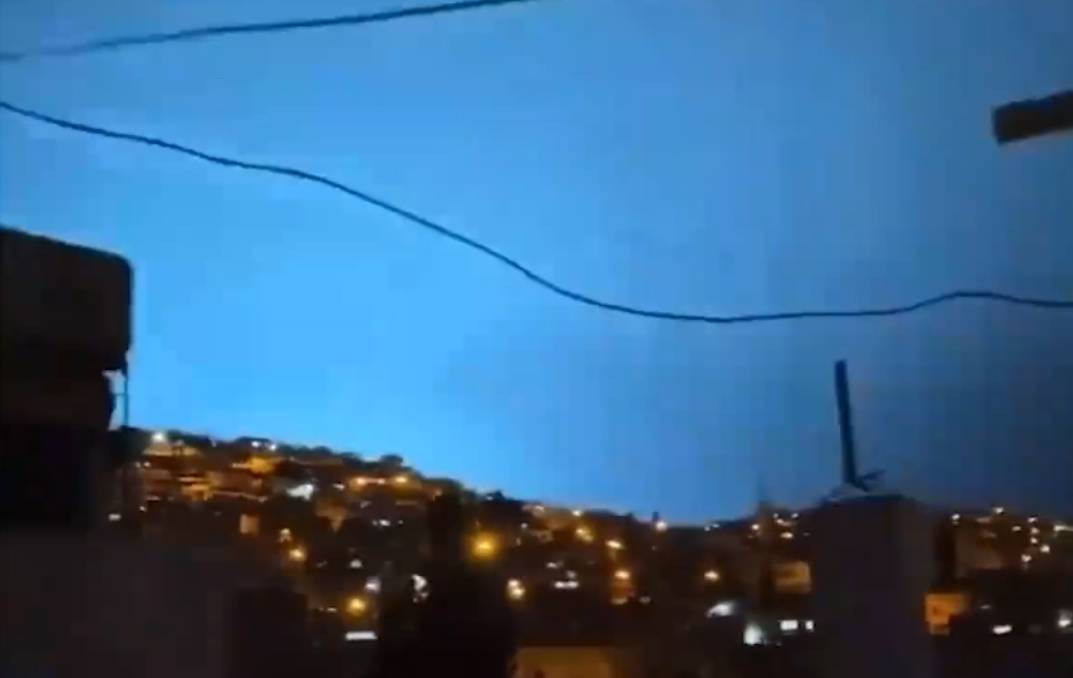 土耳其和叙利亚地震前，为什么会有蓝光出现？