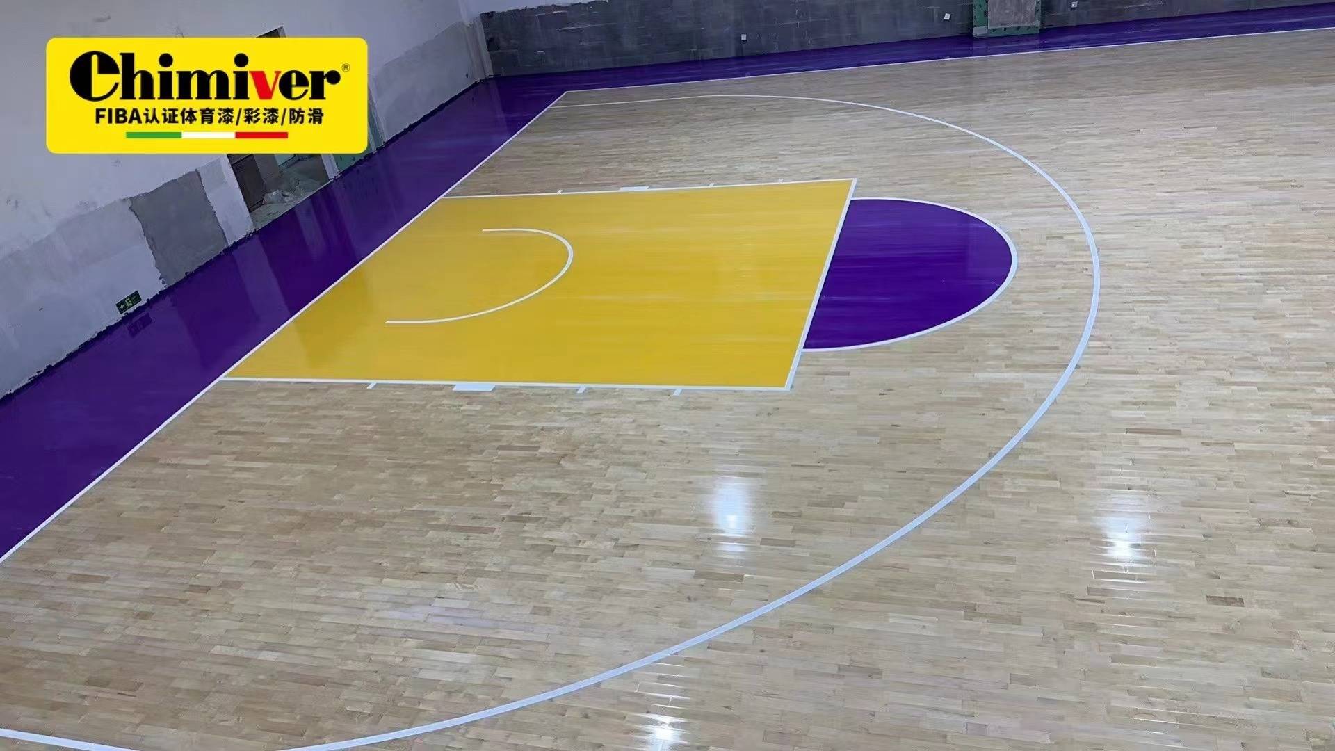 nba湖人配色的篮球馆木地板彩漆应用,诸暨跃创篮球馆木地板打磨_施工