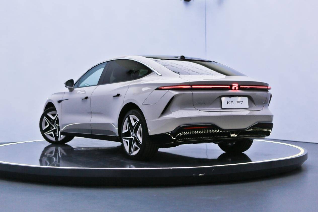 上汽飞凡F7实拍：5米长轴距比C级还大_搜狐汽车_搜狐网