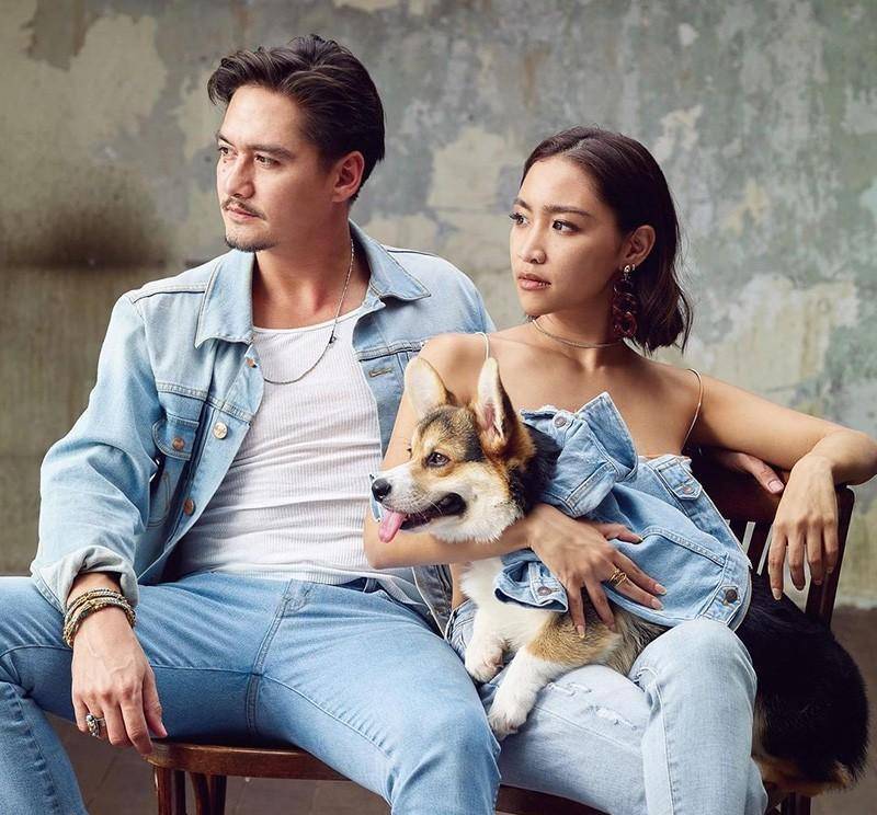 2022年8月8日,泰国著名演员,影帝阿南达冒着瓢泼大雨向女友尼查求婚.