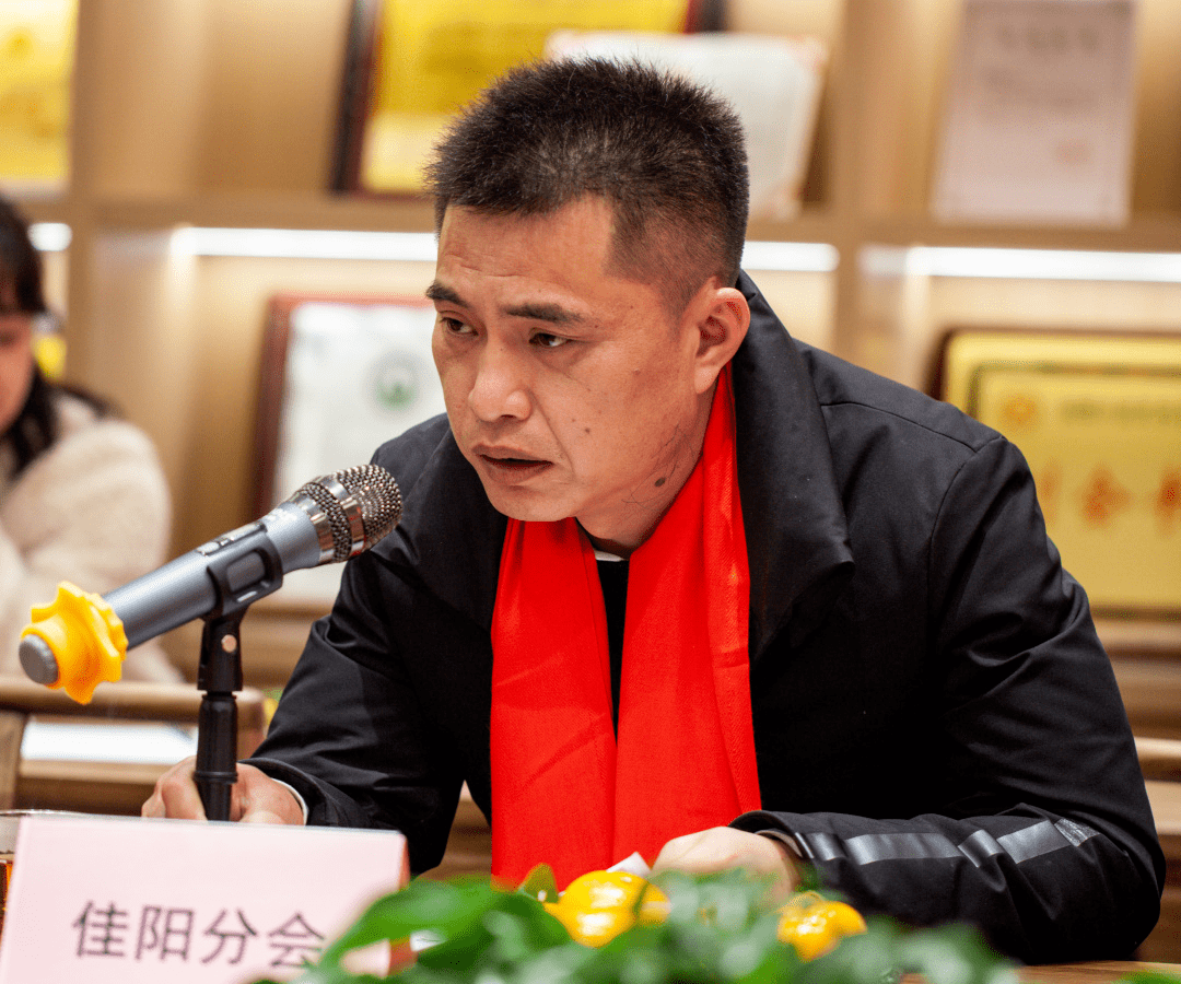 市茶产业发展领导小组副组长蓝进和,太姥山镇镇长李修意,福鼎市茶产业