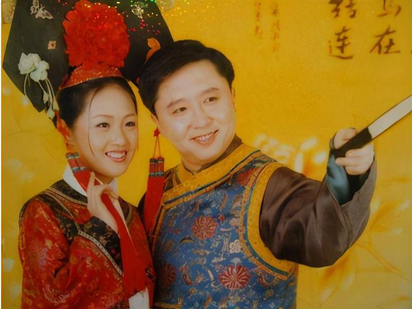 德云社演员婚礼照:高峰吃窝边草,于谦吃美草,张鹤伦就太辣眼了_妻子