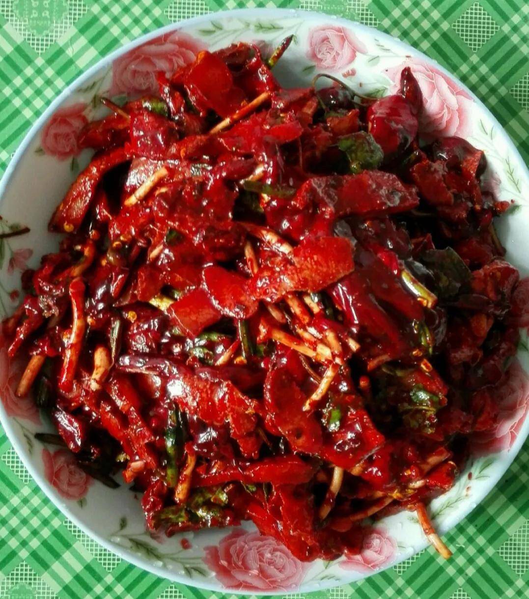 它是贵州从江人最刺激的美食之一:红肉,又叫紫血肉,在整个从江地域