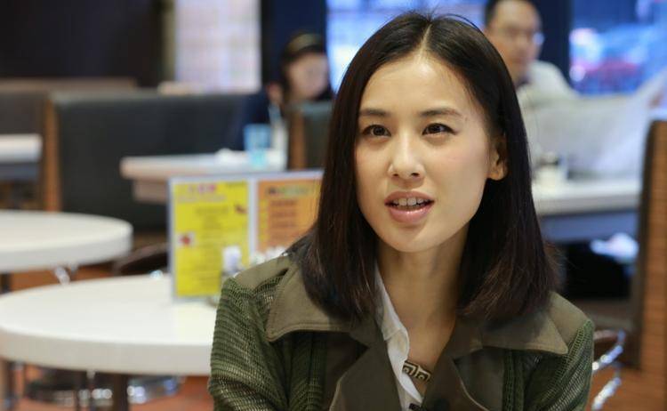 被称为"马脸"的长脸,这4位明星完全可以抗住,粉丝挪不开眼_黄圣依