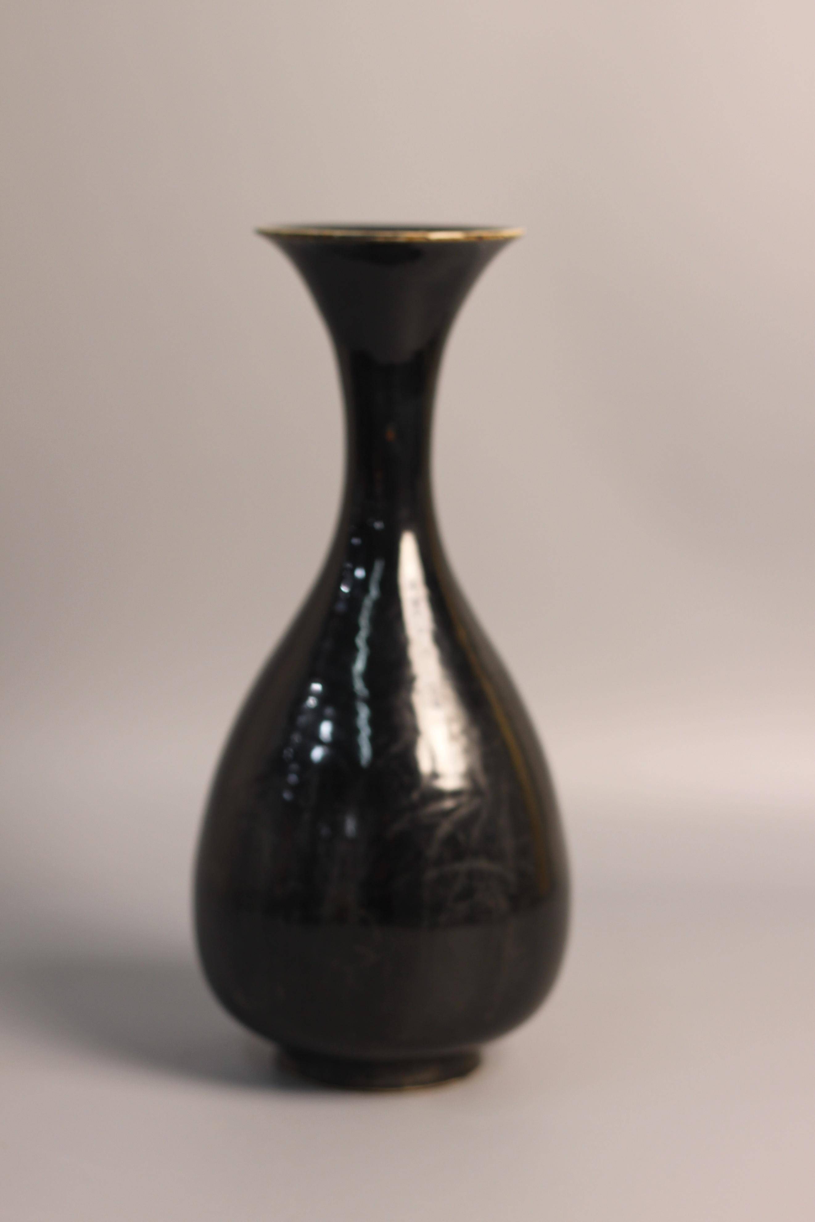 中国 骨董品 瓶 定窑 黑釉瓶 陶芸 古美術。 中国 骨董品 瓶 定窑 黑釉瓶 陶芸 古美術。