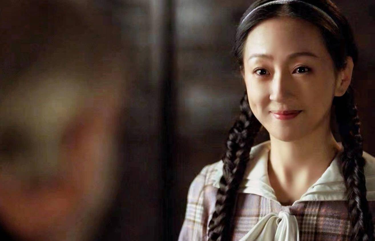 郑晓宁在央视电视剧《危城之恋》中扮演黄文秀的父亲,一直守护着女儿