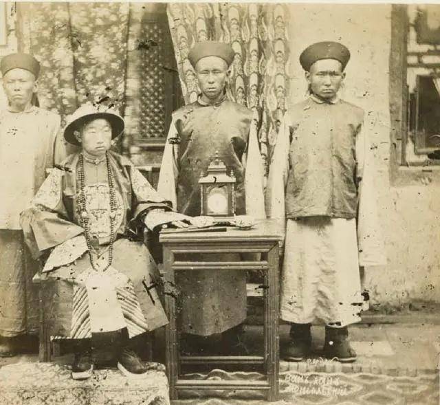 看150年前慈禧统治下的清朝，外国女记者拉里贝拍摄记录
