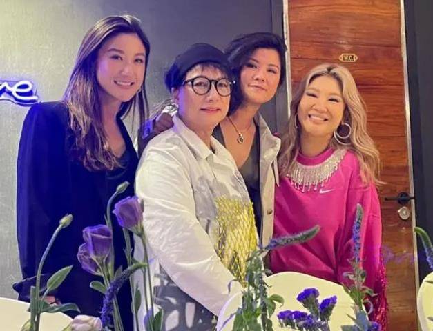 邓光荣离世之后,严珍纳还坚持做几件丈夫生前一直坚持做的事情.