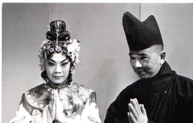 京剧名家戴绮霞回忆自己年轻时候的灵异经历,其实信则有不信则无_肺痨