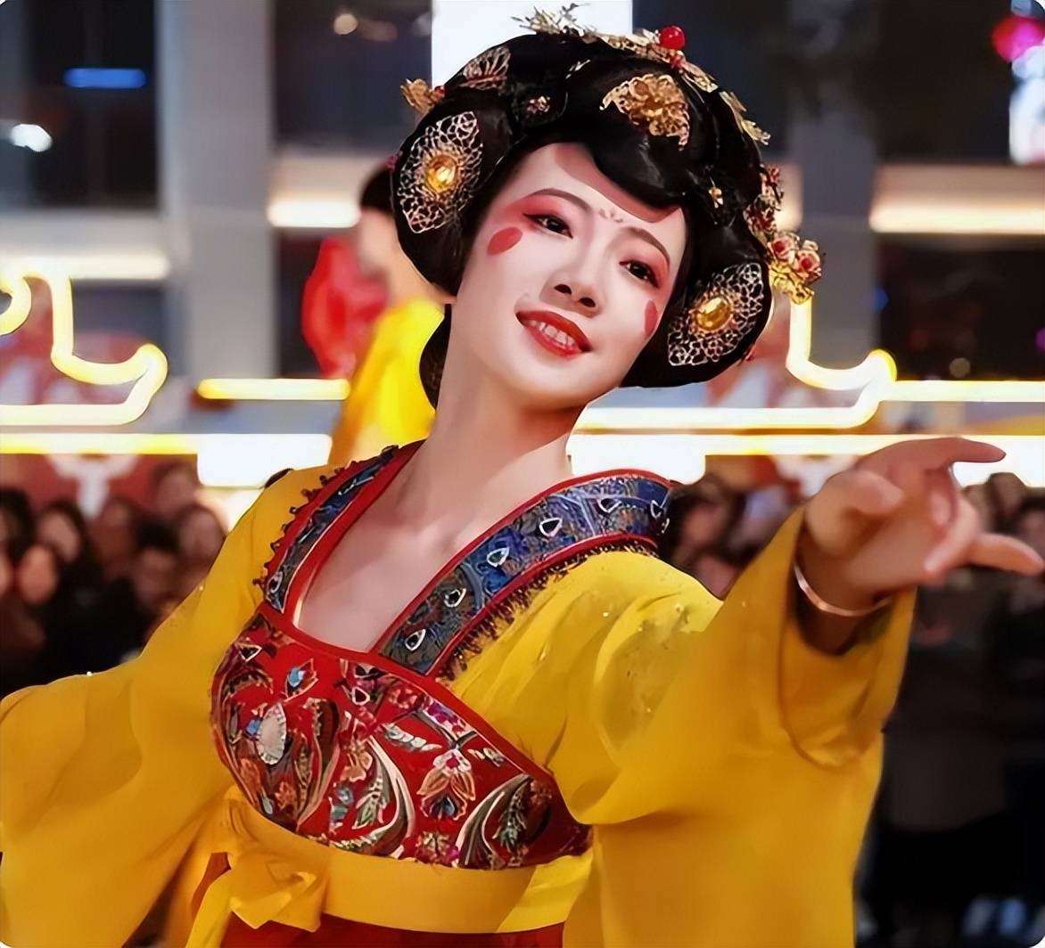 西安不倒翁小姐姐被指生娃变憔悴,本人回应:不想被利用贩卖焦虑_就业