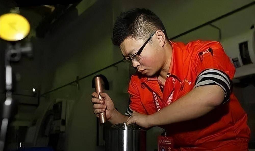 技师上学的孩子几乎都是上到初中就不上了的学生,这个来自北大的周浩