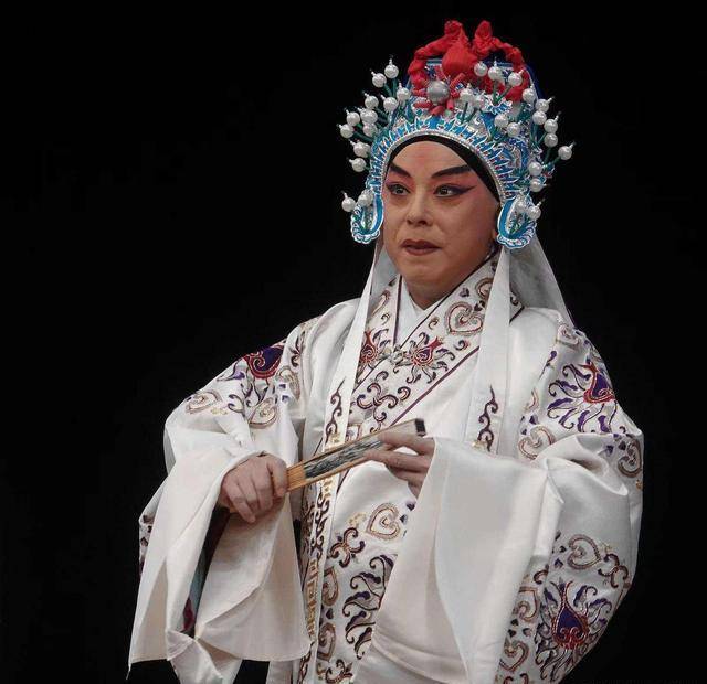 京剧琴师燕守平和演员于魁智才是典范,一个活跃基层一个重视教学_艺术