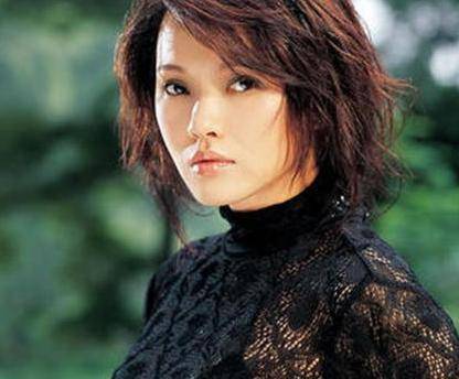 曾不忠黄维德,给庾澄庆戴"帽子"的伊能静,52岁被宠成"少女"_因为_时候