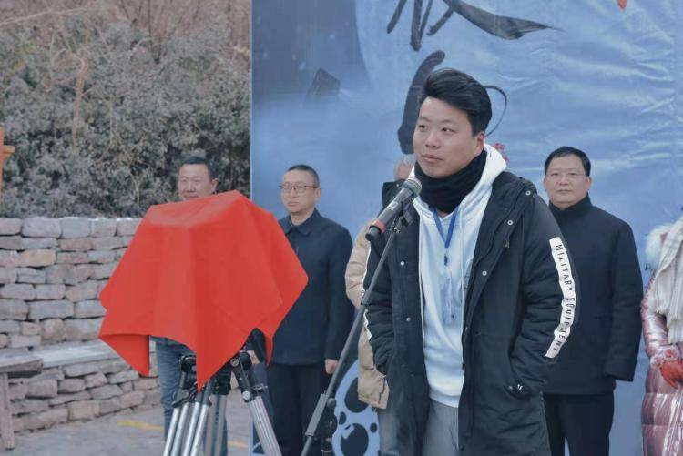 1月17日,电影《夜的光》在青州市井塘古村开机,这部电影由优秀演员"老