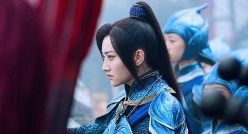 是守卫长城的无影禁军的主帅,他老成持重,日夜操练军队,防御敌人,同时