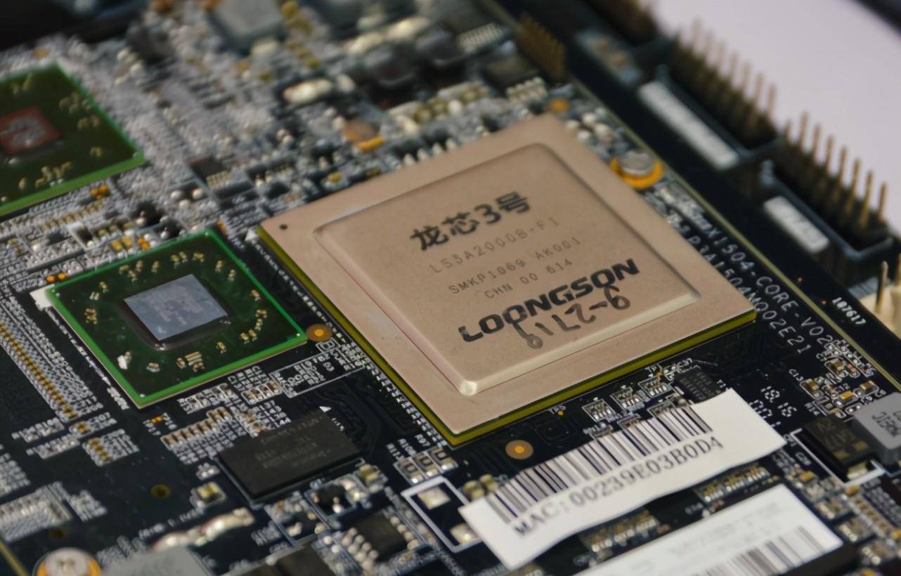 84岁老太黄令仪,带队参与研发国产芯片,龙芯突破国外技术壁垒_国家