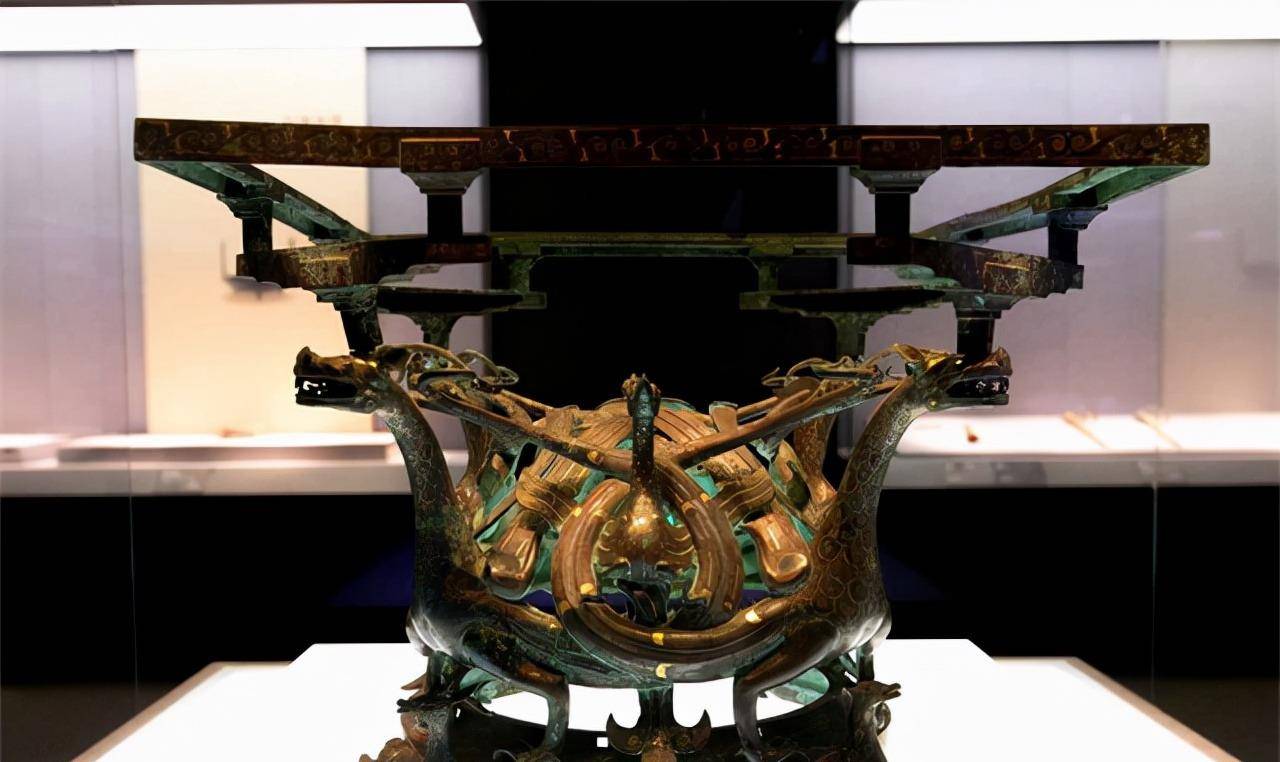 战国一座神秘古墓,出土一件逆天文物,国家文物局:不
