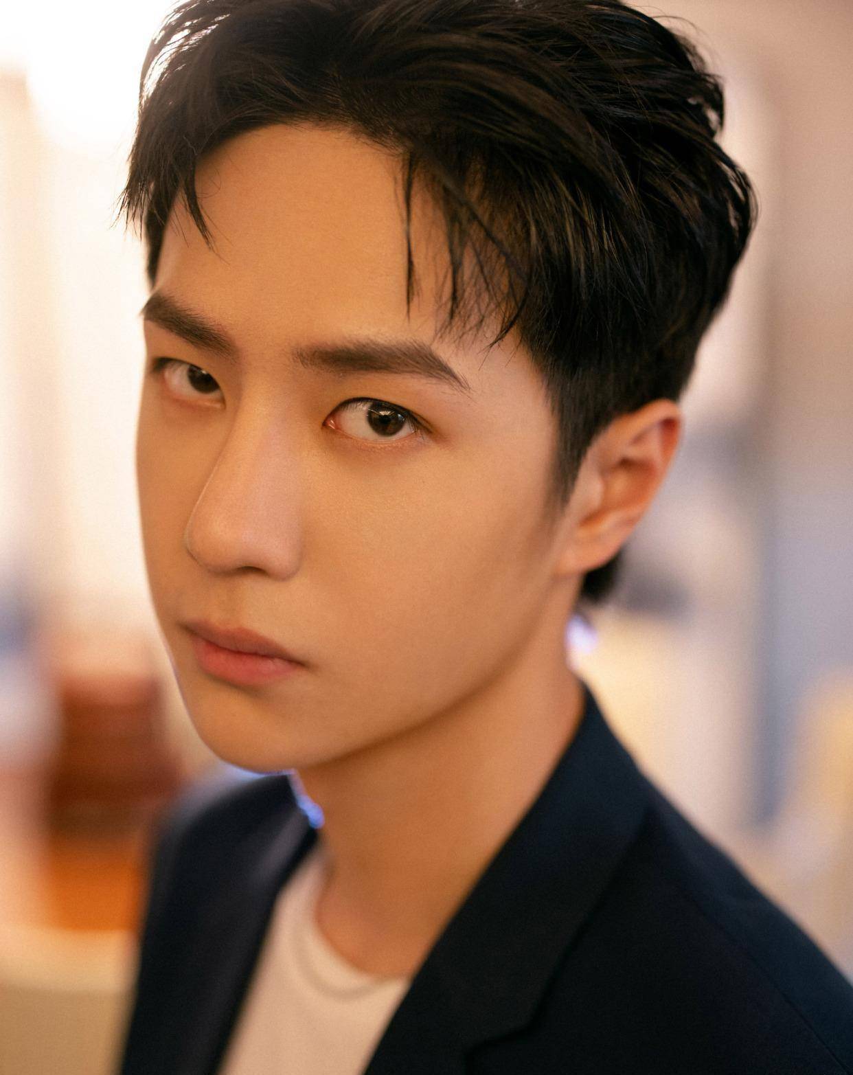 王一博和蔡徐坤的粉丝被金星的一条评论撕裂了,你还记得那场魔术表演