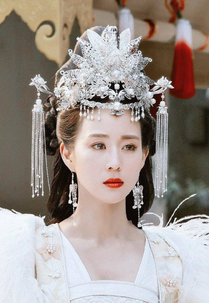 古装剧中出场不多却惊艳众人,一眼万年的角色_张钧甯_造型_一野