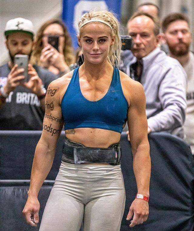 肌肉展示她的女人味,真是颜值与实力齐飞,又被人们誉为"crossfit女神"