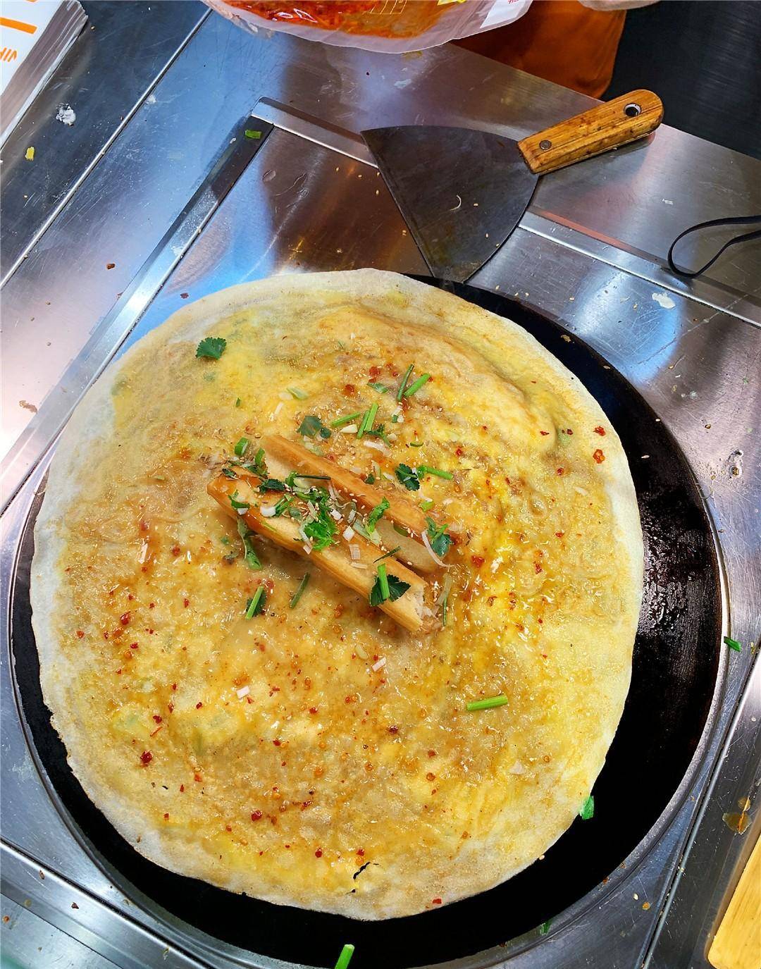 煎饼侠大鹏吃过的老通化鸡蛋饼你吃没吃过?就在长春重庆路活力城
