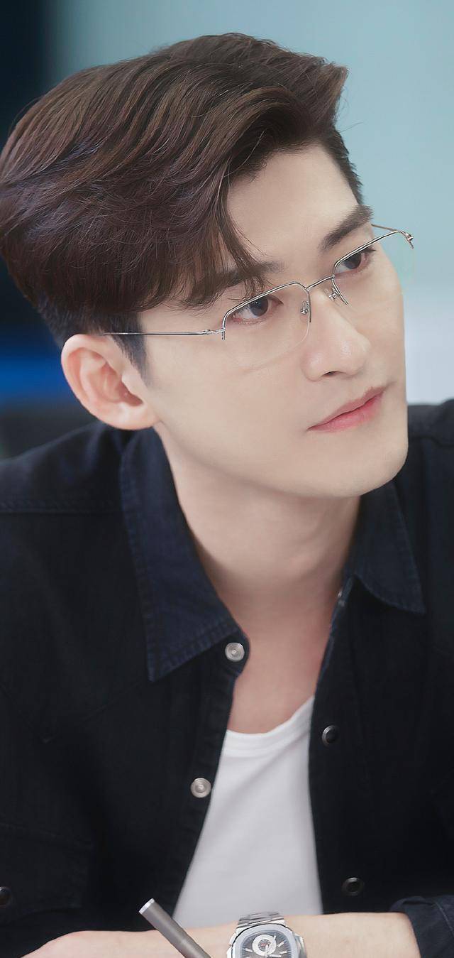 张翰的咸猪手剧情是他自己设计的,他是编剧,该剧评分降至2.