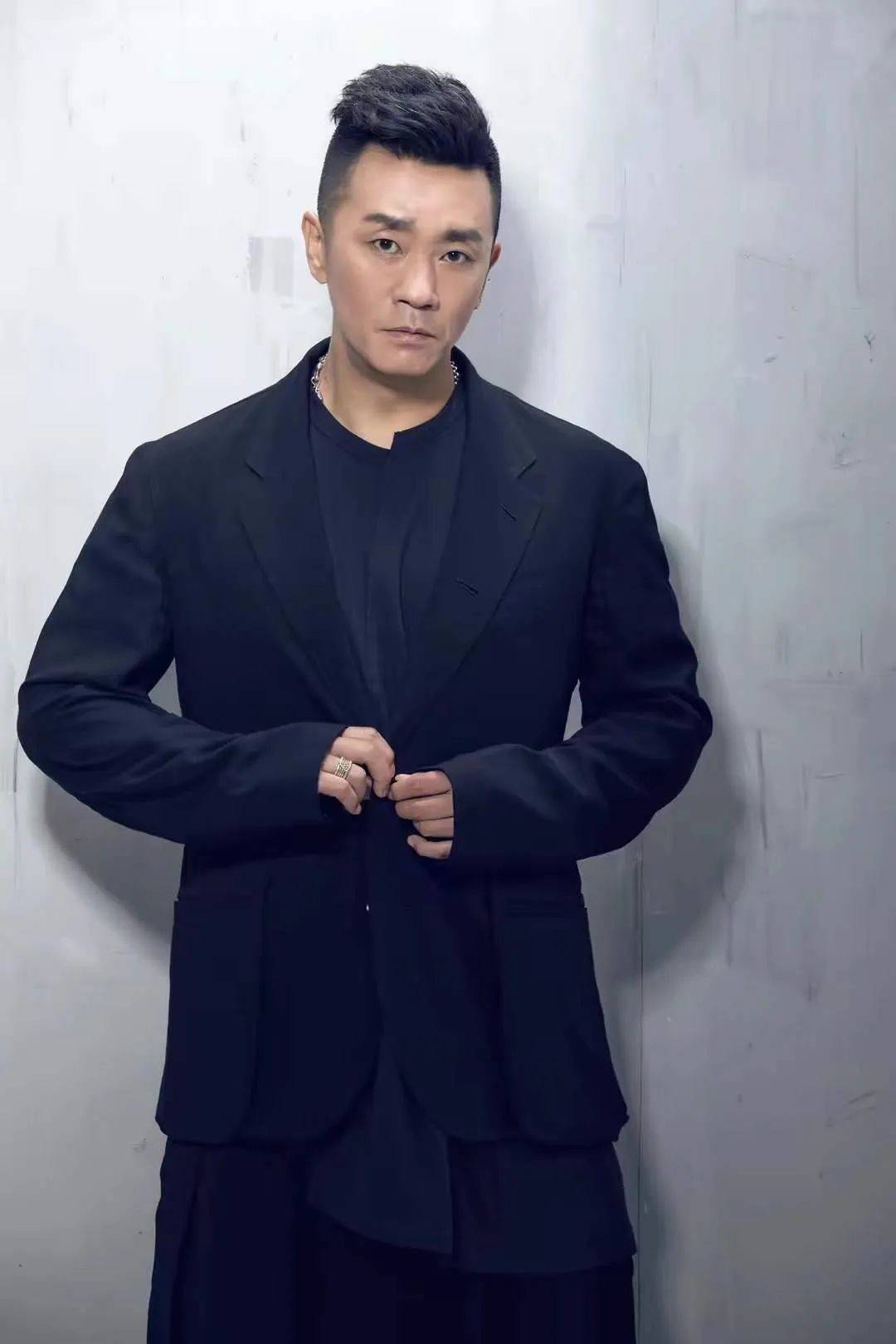 《狂飙》里的毒贩"钟阿四"扮演者含笑是涉毒人员,人民网评:吸毒毁所有