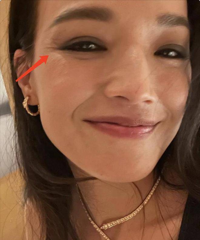 46岁舒淇近照曝光,鱼尾纹清晰可见_照片_美颜_瑕疵