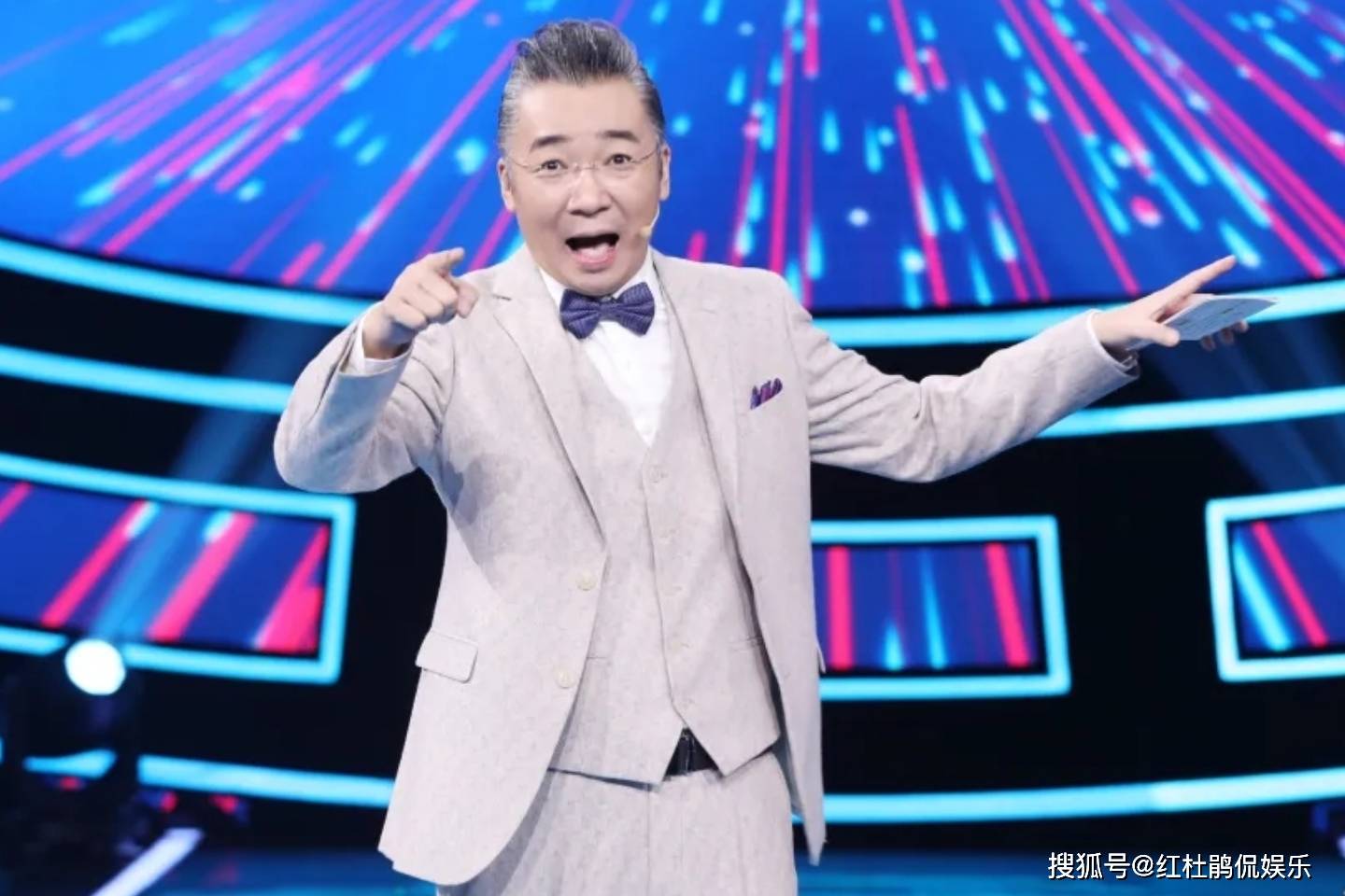 央视《欢乐大猜想》主持人高博,浮夸风、站不直,观众为啥还不反感?_节目_频道_答题