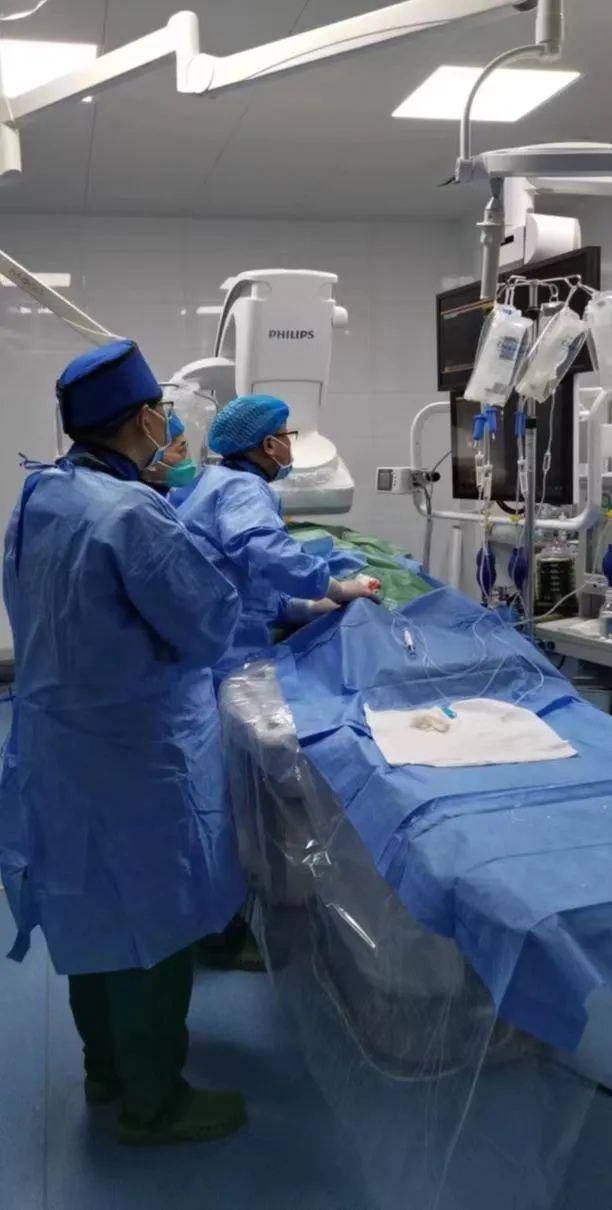 乾县人民医院成功开展全脑血管造影术,颅内动脉瘤支架