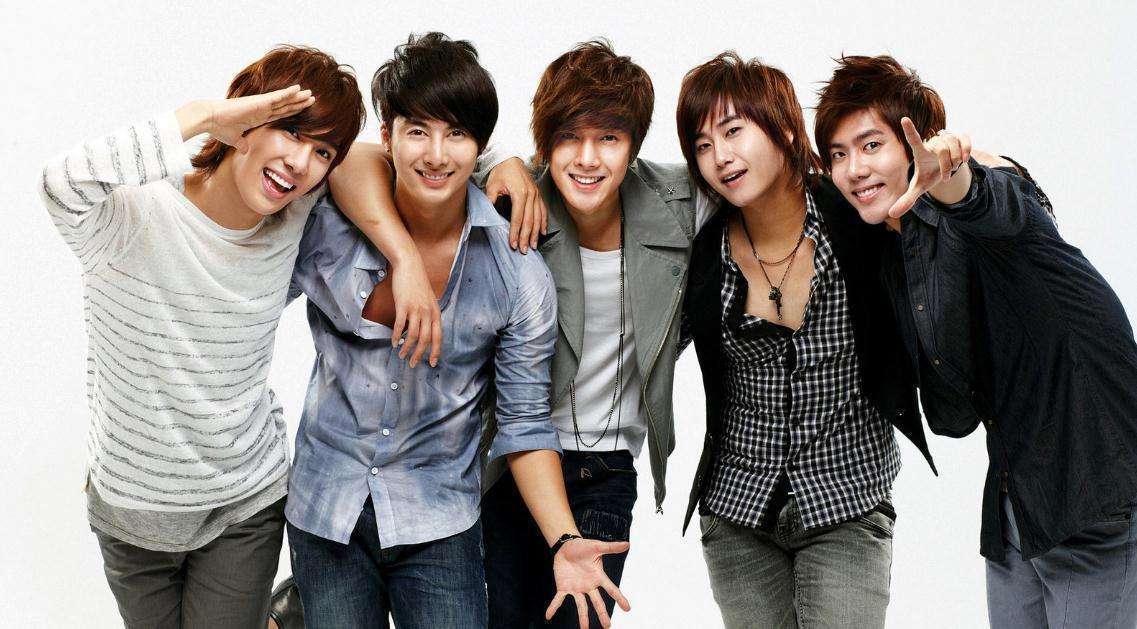 金贤重餐厅救昏迷职员,曾是圈中花样美男,却因前女友遭全民抵制