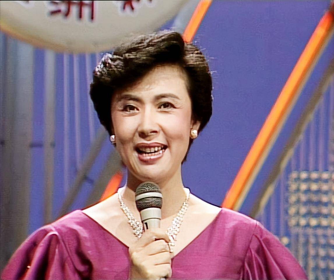 八十年代央视女播音员图片