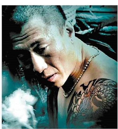 纹身,张晋的霸气,山鸡哥的硬气,而他的却是让人跪服_大哥_电影_陈小春