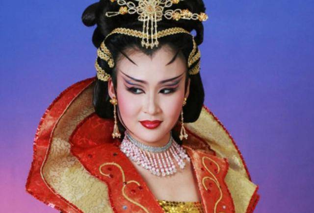 胡太后胡作非为,不仅强迫自己的小叔子同床共枕,还豢养大批男宠_胡氏_