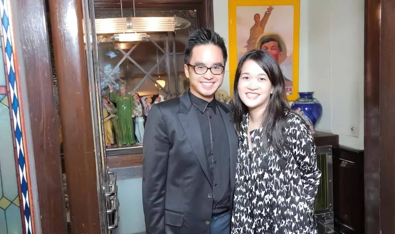 其中,郑志刚获得了新世界发展和周大福珠宝这两家核心公司,而她的姐姐